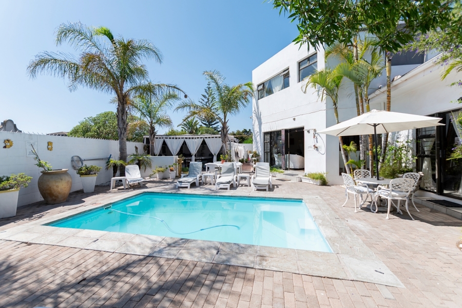 8 Bedroom Property for Sale in Country Club Western Cape
